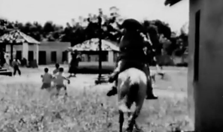  Encena&ccedil;&atilde;o de ataque a um vilarejo em &ldquo;O Cangaceiro&rdquo; (1953), de Lima Barreto