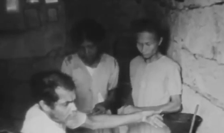   Os trabalhadores rurais viam  nas Ligas Camponesas a oportunidade de conseguir melhores condi&ccedil;&otilde;es de vida. Trecho do document&aacute;rio &quot;Brazil: the Troubled Land&quot; (1964), de Helen Jean Rogers