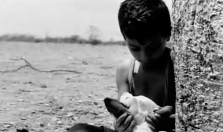   Em uma das cenas mais marcantes do filme, o Menino mais Velho  associa a dureza de sua realidade ao inferno crist&atilde;o. Trecho do filme &quot;Vidas Secas&quot; (1963), de Nelson Pereira dos Santos