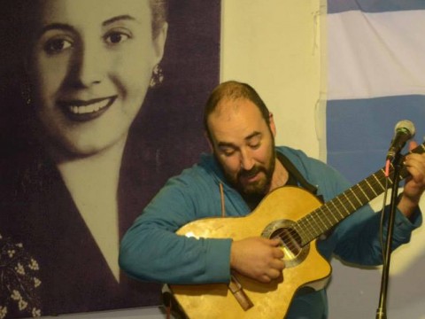   Murga La Gloriosa de Boedo e v&aacute;rios outros artistas reunidos cantam  &quot;Nunca Menos&quot;, de&nbsp;Victor Manuel Testani e Horacio Bouchoux