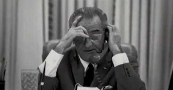  Grava&ccedil;&otilde;es telef&ocirc;nicas mostram que o presidente norte-americano, Lyndon Johnson, autorizou a participa&ccedil;&atilde;o dos EUA no apoio ao golpe de 1964