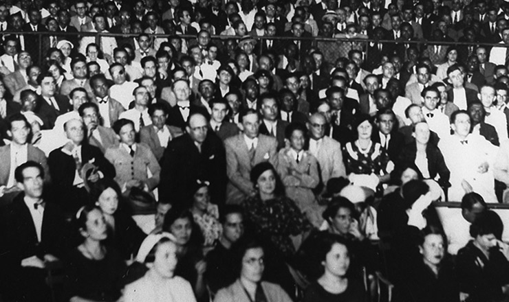  <strong> Comício da Aliança Nacional Libertadora</strong> no estádio Brasil (Rio de Janeiro), maio de 1935