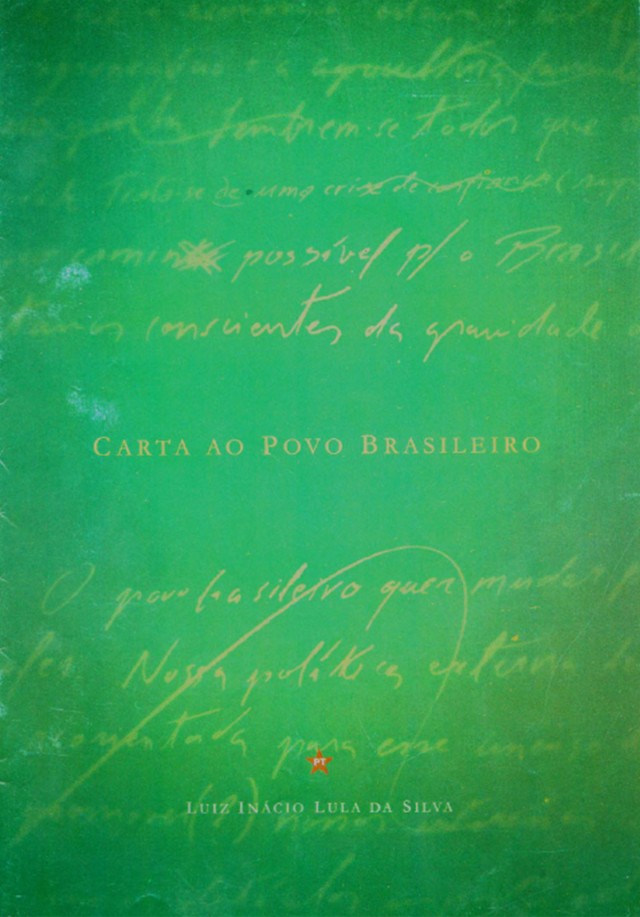   Na Carta ao Povo Brasileiro, Lula&nbsp;mant&eacute;m o chamado trip&eacute; macroecon&ocirc;mico mas deixa claro que o governo perseguiria tamb&eacute;m crescimento, gera&ccedil;&atilde;o de emprego e distribui&ccedil;&atilde;o de renda