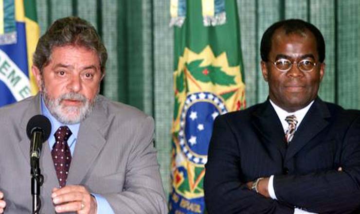  <strong> Presidente Lula anuncia a escolha de Joaquim Barbosa: </strong> um negro no STF, 66 anos depois 