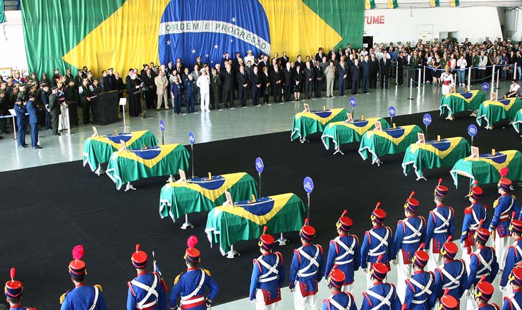  <strong> Cerimônia em homenagem</strong> aos 18 integrantes brasileiros da Minustah mortos no terremoto do Haiti