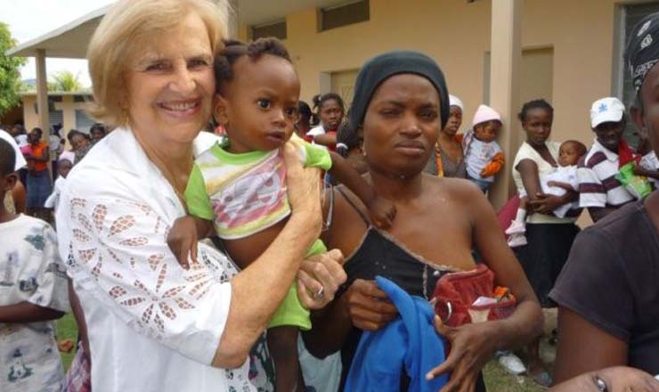  <strong> Zilda Arns no Haiti: ela morreria no terremoto de 2010, </strong> enquanto trabalhava para implantar a Pastoral da Criança naquele país