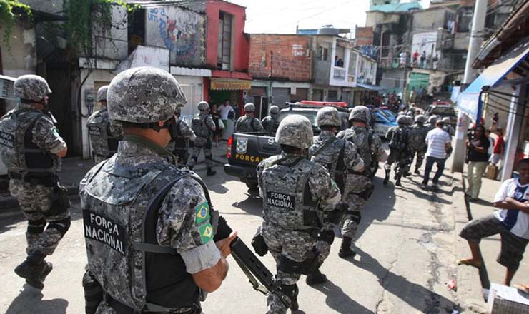  <strong> Força Nacional atuando em comunidade</strong> do Rio de Janeiro