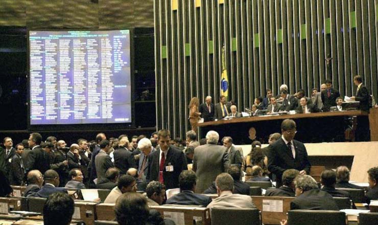  <strong> Debates acalorados no plenário </strong> da Câmara dos Deputados durante a votação da reforma da Previdência 