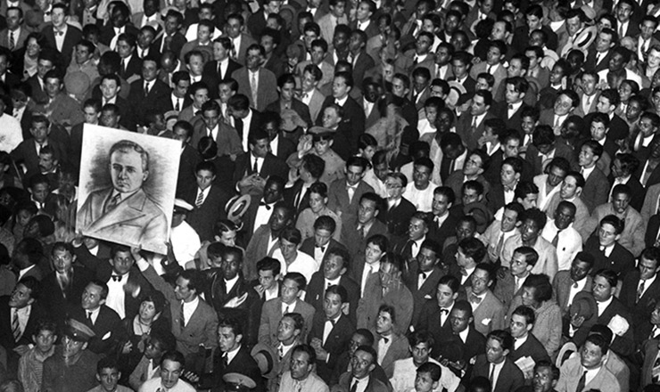  <strong> Trabalhadores exaltam </strong> Getúlio durante manifestação