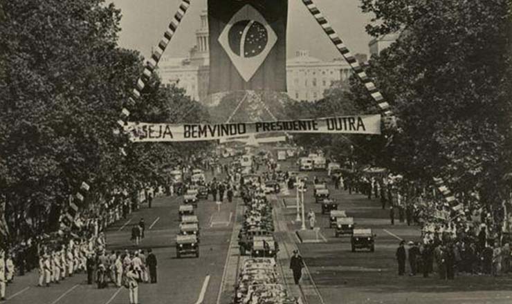  <strong> Em Washington, DC, manifestações</strong> de boas-vindas ao presidente do Brasil Eurico Gaspar Dutra