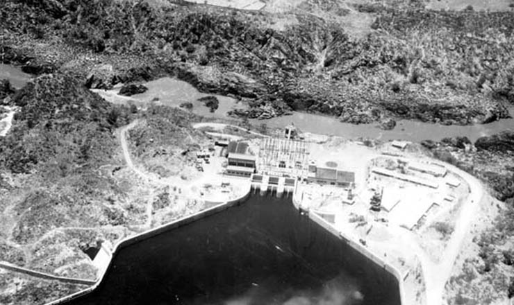       <strong> Foto aérea da Usina</strong> de Paulo Afonso, depois da formação do lago 