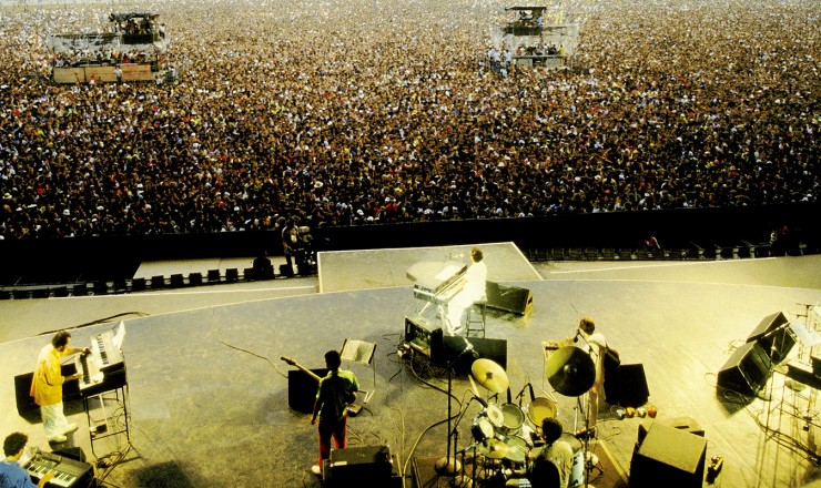  <strong> Ivan Lins se apresenta </strong> no palco do "Rock in Rio", que reuniu bandas novas como os Paralamas do Sucesso, Blitz e Barão Vermelho e músicos já consagrados, como Gilberto Gil, Alceu Valença e Rita Lee       