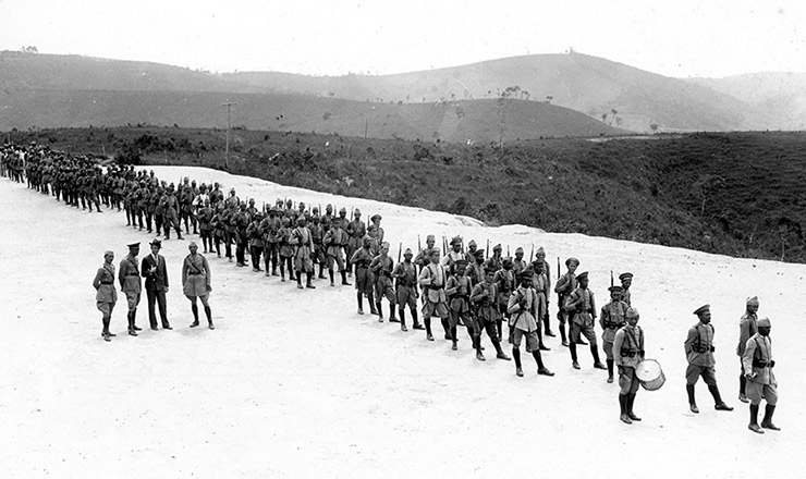  <strong> Tropa mineira na região de Barbacena</strong> <strong> aguarda</strong> ordem para enfrentar os paulistas