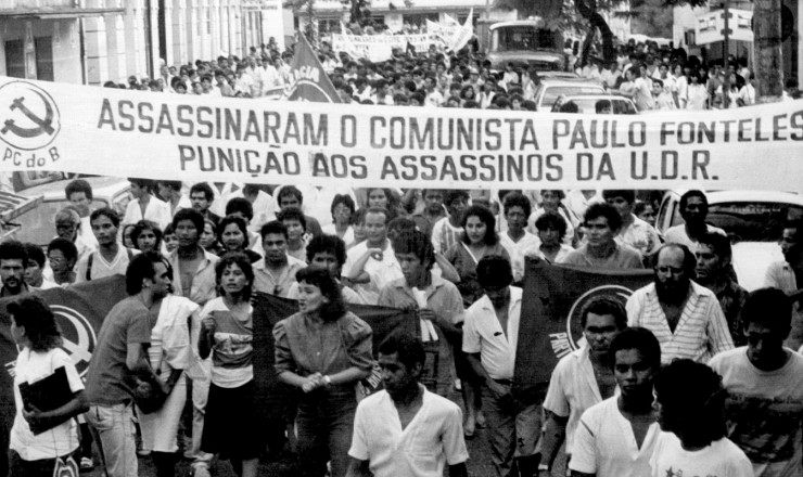   <strong> Manifestantes protestam</strong> em Belém contra o assassinato do advogado Paulo Fonteles, defensor de trabalhadores rurais   