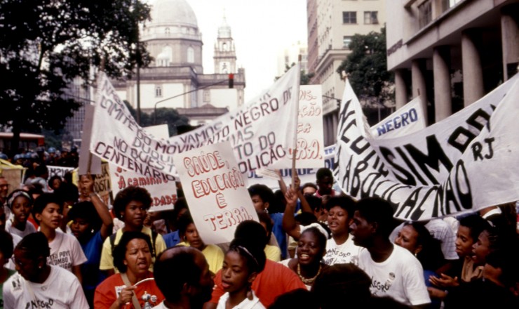  <strong> Militantes denunciam no Rio</strong> os problemas enfrentados pela população negra no dia do centenário da Lei Áurea