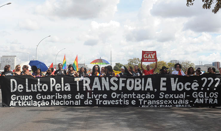 <strong> Protestos contra violência homofóbica nas ruas do país: </strong> movimento LGBT ganha força ao final da primeira década do século