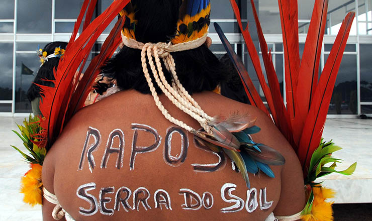  <strong> Índio defende</strong> homologação da Raposa Serra do Sol em frente ao prédio do STF      