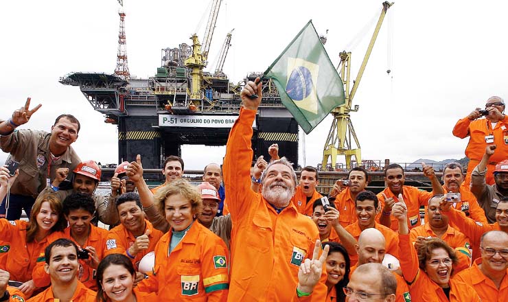  <strong> O presidente Lula</strong> em visita ao estaleiro BrasFels, em Angra dos Reis, onde estava sendo contruída a P-51, da Petrobras