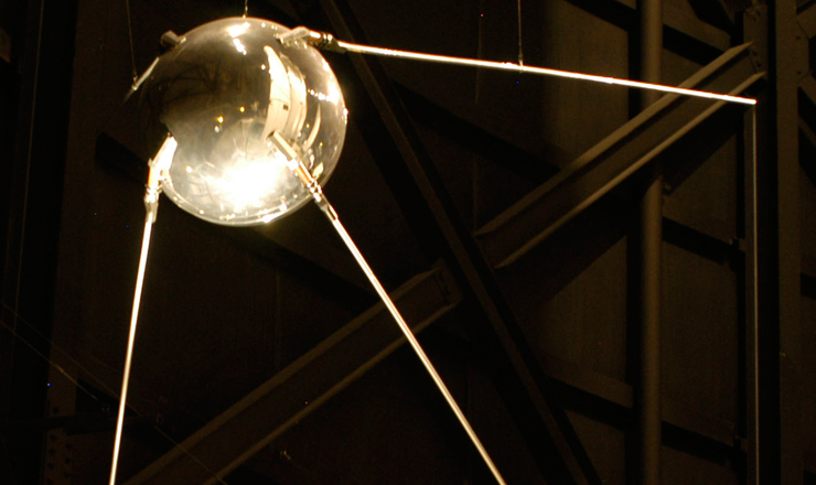  <strong> Réplica do Sputnik-1 exposta </strong> no Museu Nacional da Força Aérea dos Estados Unidos em Dayton, Ohio.      