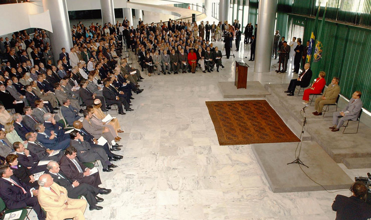  <strong> Ministros, autoridades e convidados assistem </strong> à solenidade de instalação do Conselho de Desenvolvimento Econômico e Social, no Palácio do Planalto