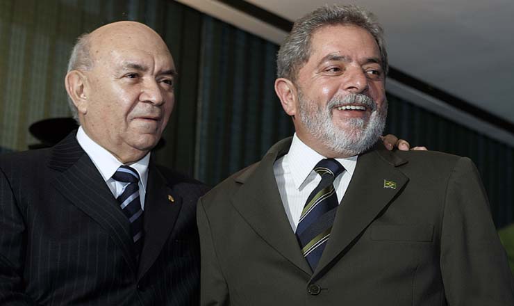  <strong> O presidente da República, Lula, cumprimenta</strong> o novo presidente da Câmara dos Deputados, Severino Cavalcanti