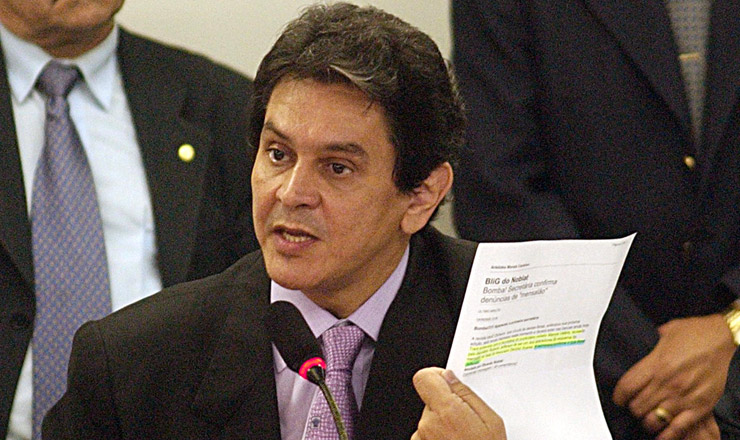  <strong> O deputado Roberto Jefferson (PTB-RJ) presta depoimento</strong>  na Comissão de Ética da Câmara dos Deputados