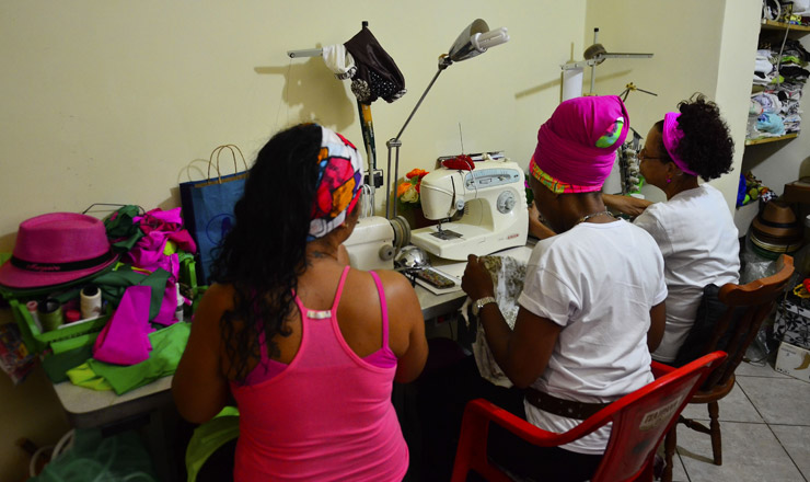  <strong> Projeto Nêga Rosa</strong> oferece oficinas de costura e culinária no Rio de Janeiro