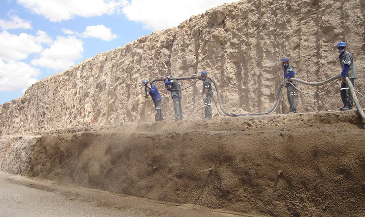  <strong> Obras em canal, </strong> projeto do Eixão das Águas, no Ceará