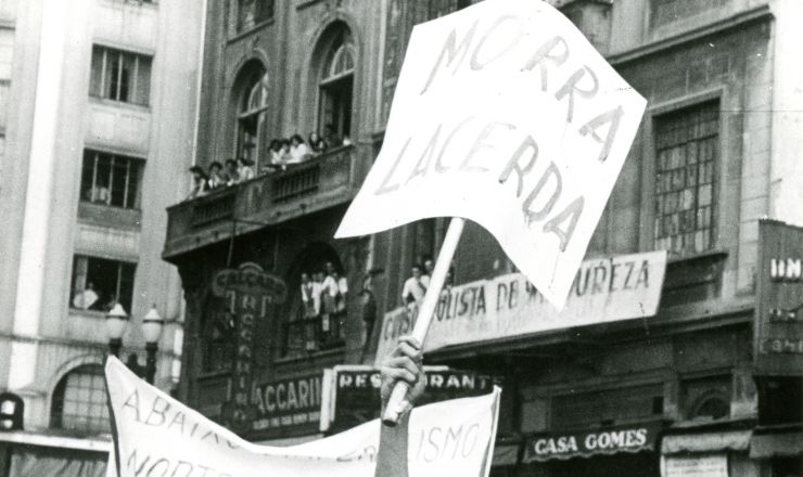  <strong> Populares nas ruas</strong> do Rio de Janeiro no dia do suicídio de Getúlio