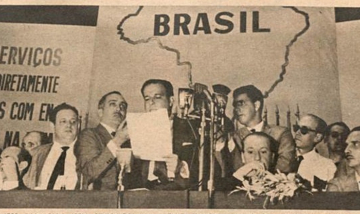  <strong> João Goulart defende, em discurso, a urgência </strong> da reforma agrária, no encerramento da 6ª Conferência Rural Brasileira, em janeiro de 1962