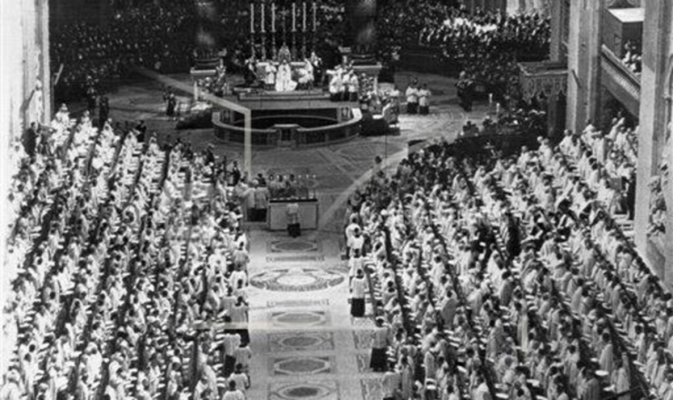  <strong> O papa João 23 </strong> preside a abertura do Concílio Vaticano 2º, na basílica de São Pedro, em 11 de outubro de 1962