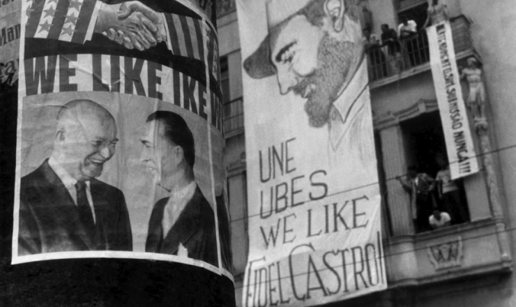  <strong> Com faixa colocada na fachada de sua sede, a UNE </strong> protesta contra a visita de Eisenhower ao Brasil, fevereiro de 1960