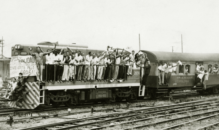  <strong> O "trem da legalidade" comemora</strong> a posse de Jango, em 7 de setembro de 1961