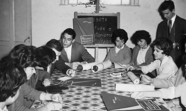  <strong> Reunião de estudantes militantes</strong> da Juventude Universitária Católica (JUC)