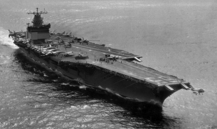  <strong> O porta-aviões “USS Enterprise” </strong> no mar do Caribe durante a Crise dos Mísseis