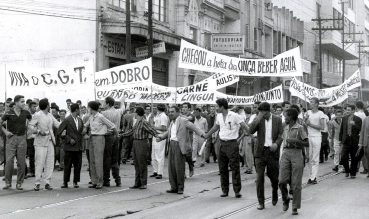 <strong> Passeata</strong> durante a greve dos 700 mil