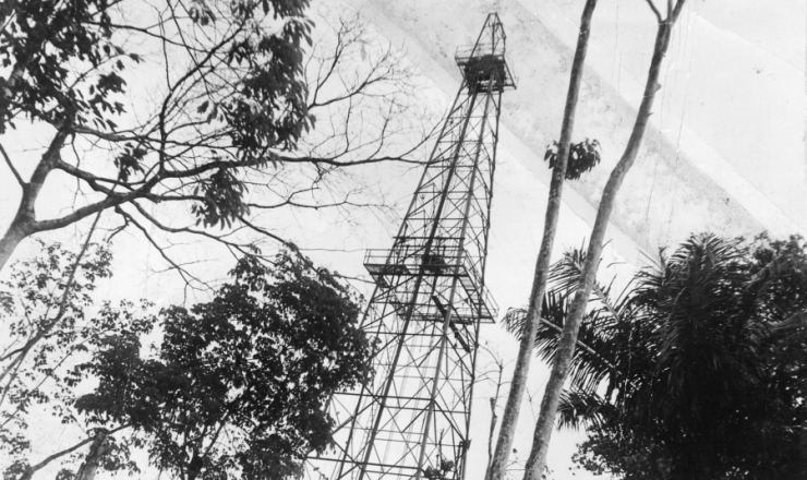       <strong> Torre do poço de petróleo </strong> de Nova Olinda do Norte (Amazonas) 