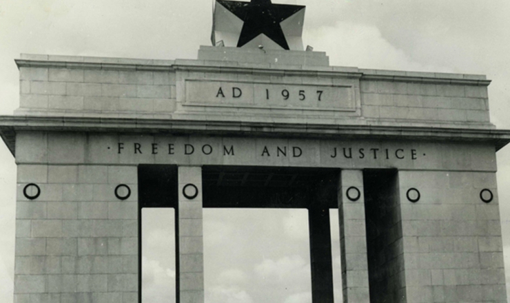  <strong> 'Liberdade e Justiça': </strong> em Acra, capital de Gana, pórtico homenageia a independência do país