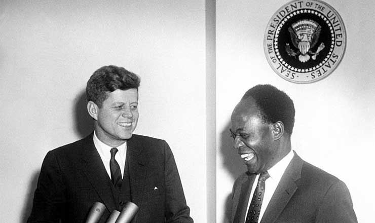  <strong> Já presidente de Gana, Kwame Nkrumah visita </strong> o presidente dos Estados Unidos John Kennedy, em 8 de março de 1961