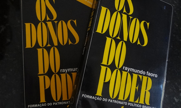  <strong> Capa de </strong> 'Os Donos do Poder'