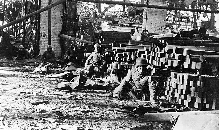  <strong> Soldados alemães</strong> durante a batalha de Stalingrado 