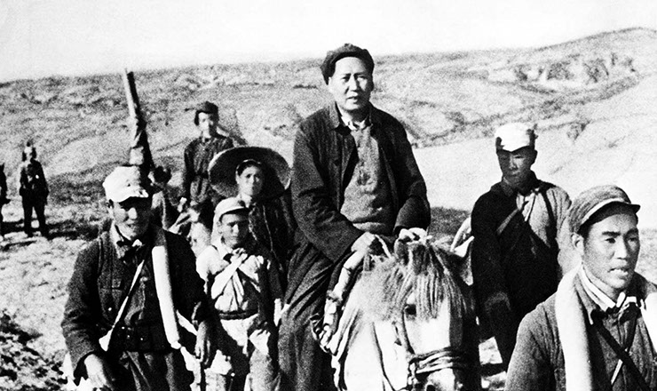  <strong> Mao Tse Tung (a cavalo) durante</strong> a Grande Marcha 