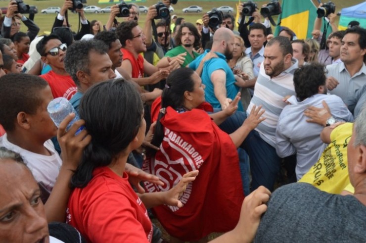  <strong> Manifestantes do MTST barrados na Câmara dos Deputados: </strong> início do tumulto