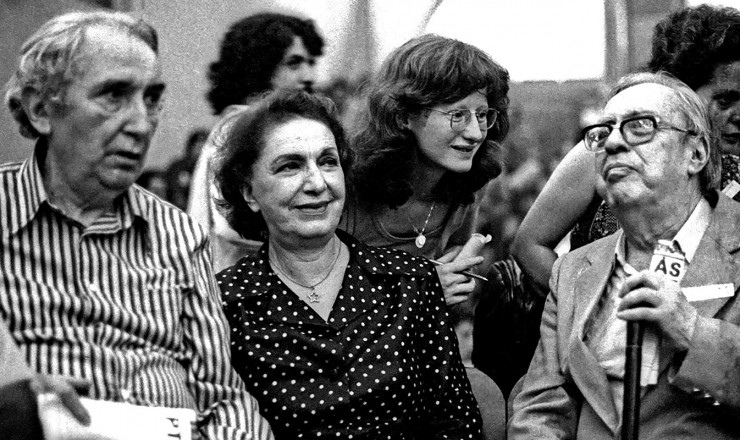  <strong> O crítico Mário Pedrosa,</strong> a atriz Lélia Abramo e o historiador Sérgio Buarque de Hollanda, do grupo de artistas e intelectuais fundadores do PT