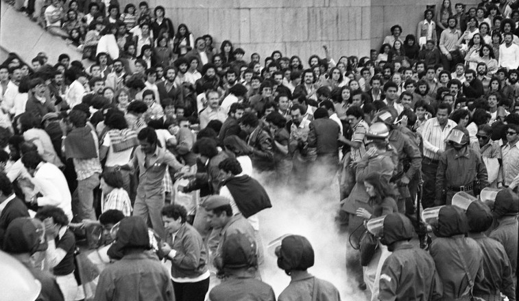  <strong> Iníco da ação repressiva</strong> contra os manifestantes na praça da Sé