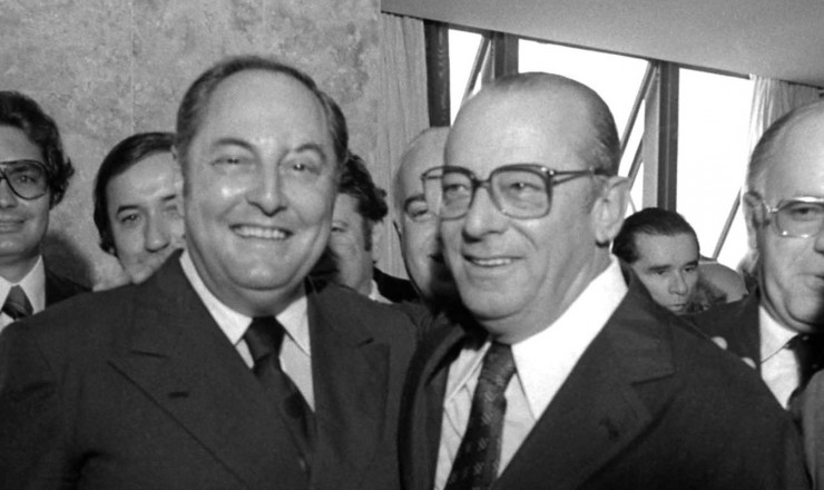  <strong> Aureliano Chaves e Figueiredo,</strong> eleitos vice e presidente da República pela Arena