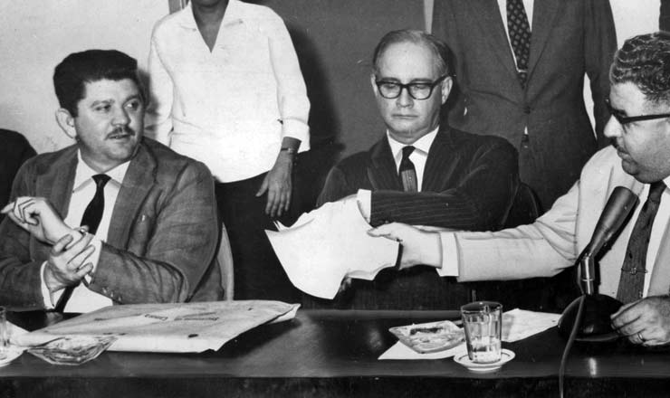  <strong> Na CPI do Ibad, em 1963, </strong> Rubens Paiva (à esq.) e o deputado Benedito Cerqueira (à dir.) 