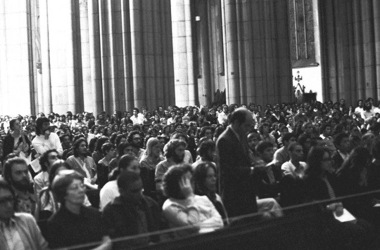  <strong> Público lota a Catedral</strong> da Sé no culto para Alexandre Vannucchi Leme