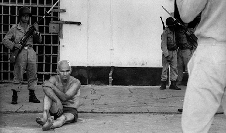  <strong> Gregório Bezerra preso </strong> no Quartel de Casa Forte, Recife, após o golpe de 1964 