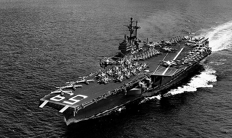  <strong> O porta-aviões USS Forrestal, </strong> que foi deslocado para a costa brasileira como parte da frota da Operação Brother Som